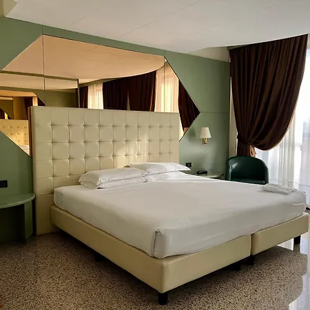 فندق Diamante 4*